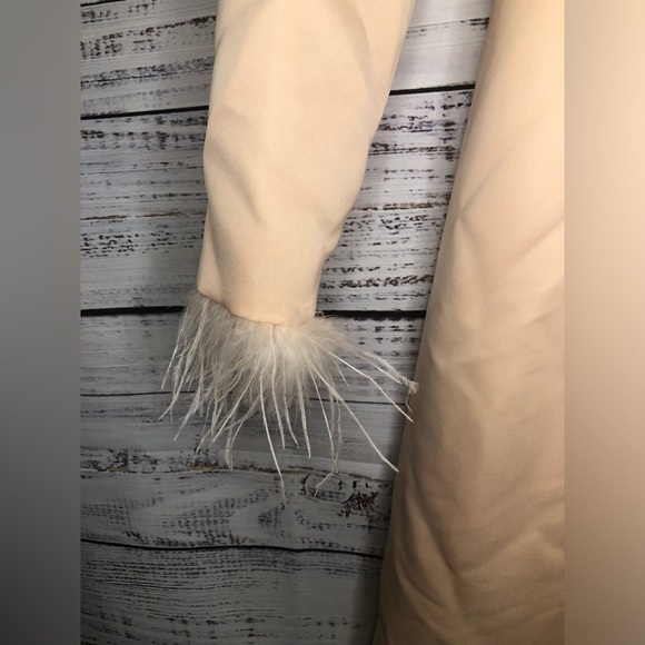 Feather Cuff Tuxedo Coat
Elegant Pink Peach Feather-Trimmed Coat - Picture 12 of 15